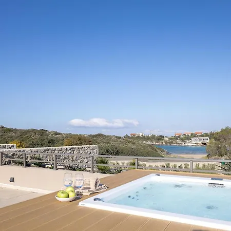 Aeora - Shoreline Getaway By Etouri *
