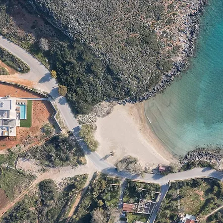 Aeora - Shoreline Getaway By Etouri *