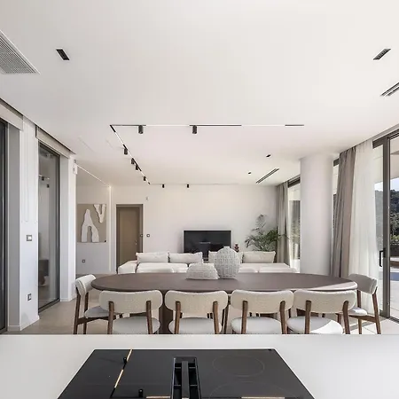 Aeora - Shoreline Getaway By Etouri
