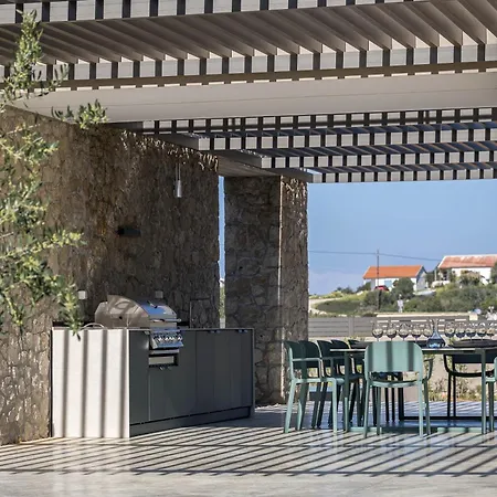 Aeora - Shoreline Getaway By Etouri *