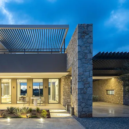 Aeora - Shoreline Getaway By Etouri